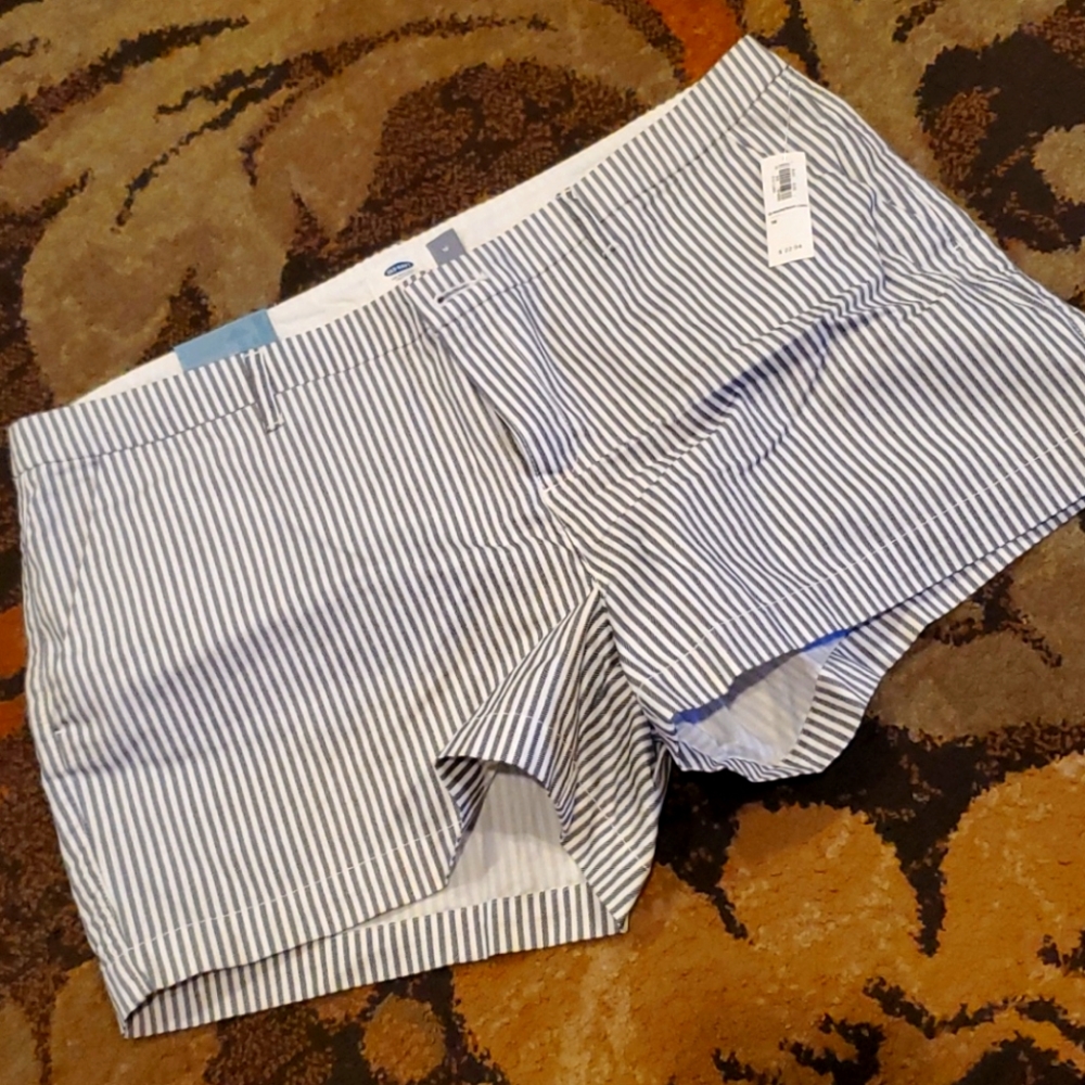 NEW Old Navy Women's blue and white stripe shorts